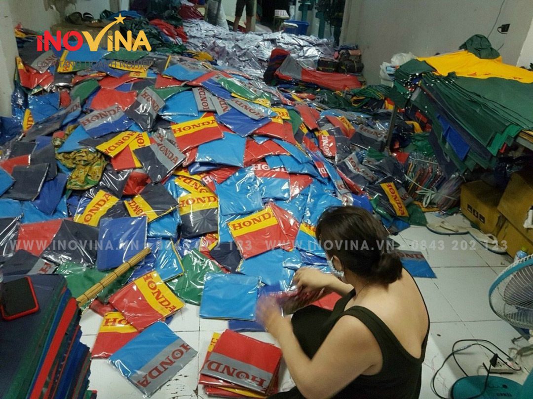 Quà Tặng Bộ Đồ Áo Mưa In Logo Dành Cho Doanh Nghiệp qua tang bo do ao mua in logo danh cho doanh nghiep 7