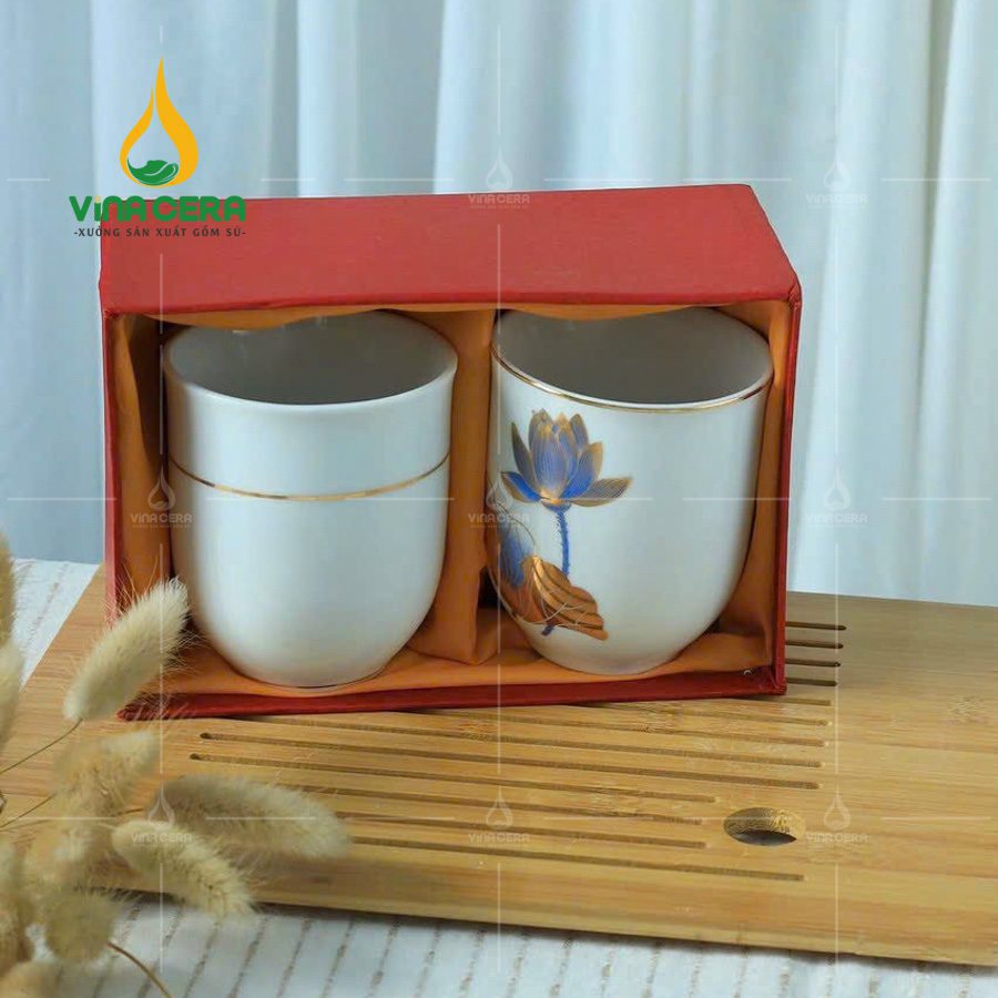 Quà Tặng Đại Hội Các Dân Tộc 2024: Nét Văn Hóa Đẹp Và Ý Nghĩa ly su ngon lua ve hoa sen 2