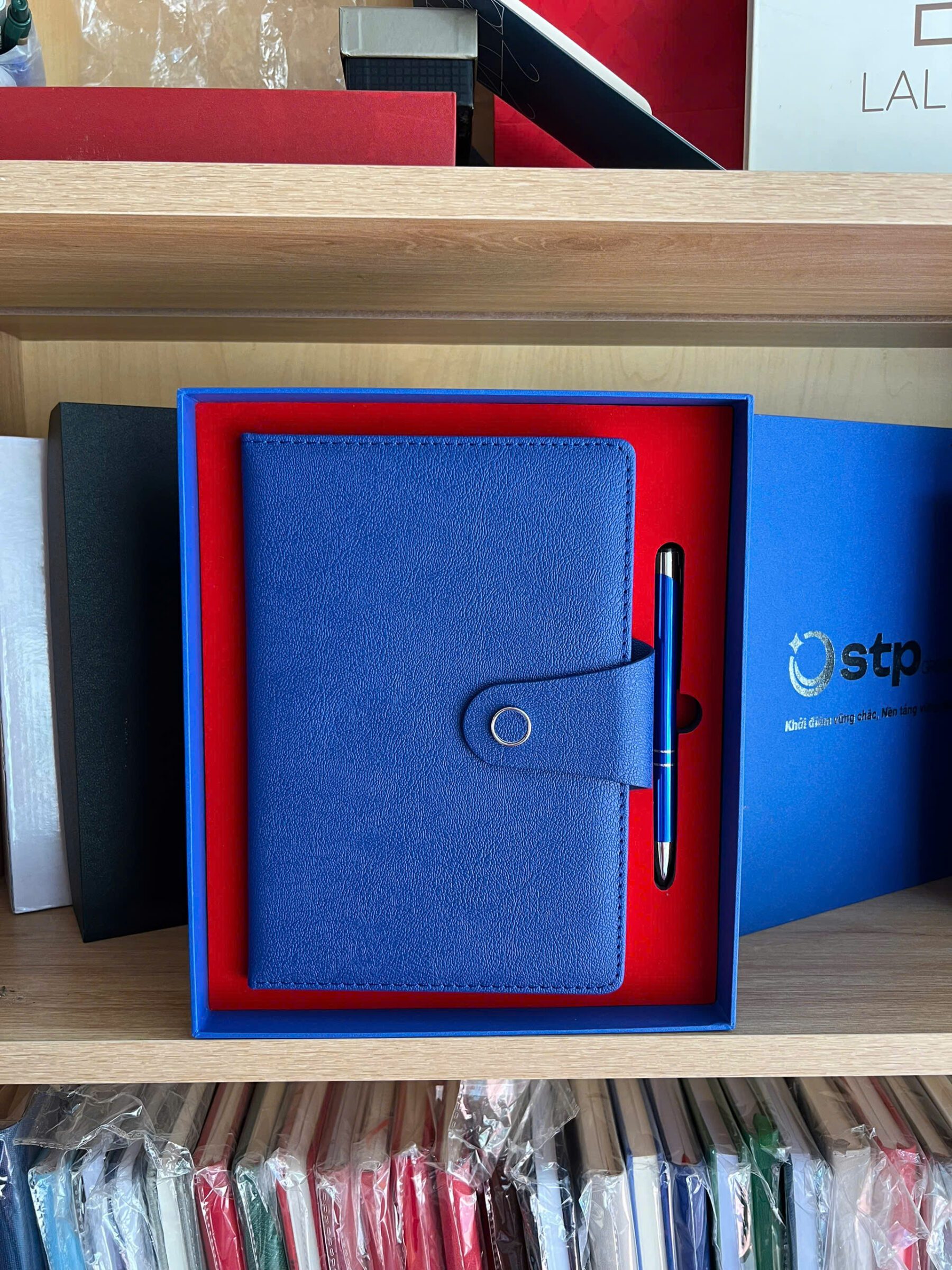Bộ quà tặng Giftset sổ bút - Sáng tạo và ý nghĩa trong từng món quà Bộ quà tặng Giftset sổ bút