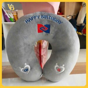 Quà Tặng Doanh Nghiệp Theo Concept – Giải Pháp Quà Tặng Thương Hiệu Toàn Diện Gối Tựa Cổ Thêu Logo – INO-0861925