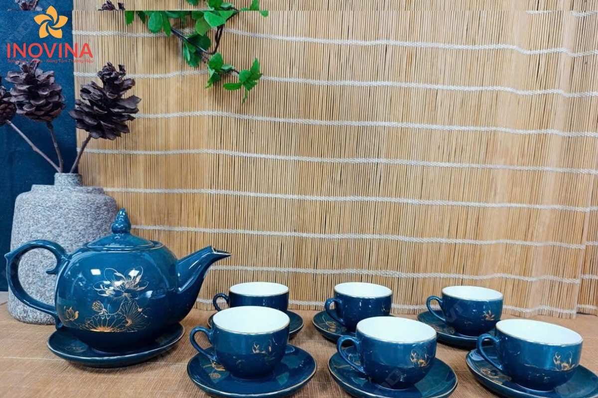 Bộ ấm trà gốm sứ