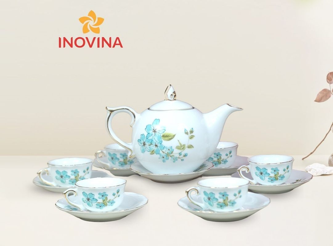 Bộ trà gốm sứ Bát Tràng mang vẻ đẹp truyền thống Việt