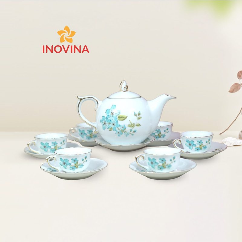 Bộ trà sứ men màu tạo điểm nhấn sang trọng cho không gian thưởng trà