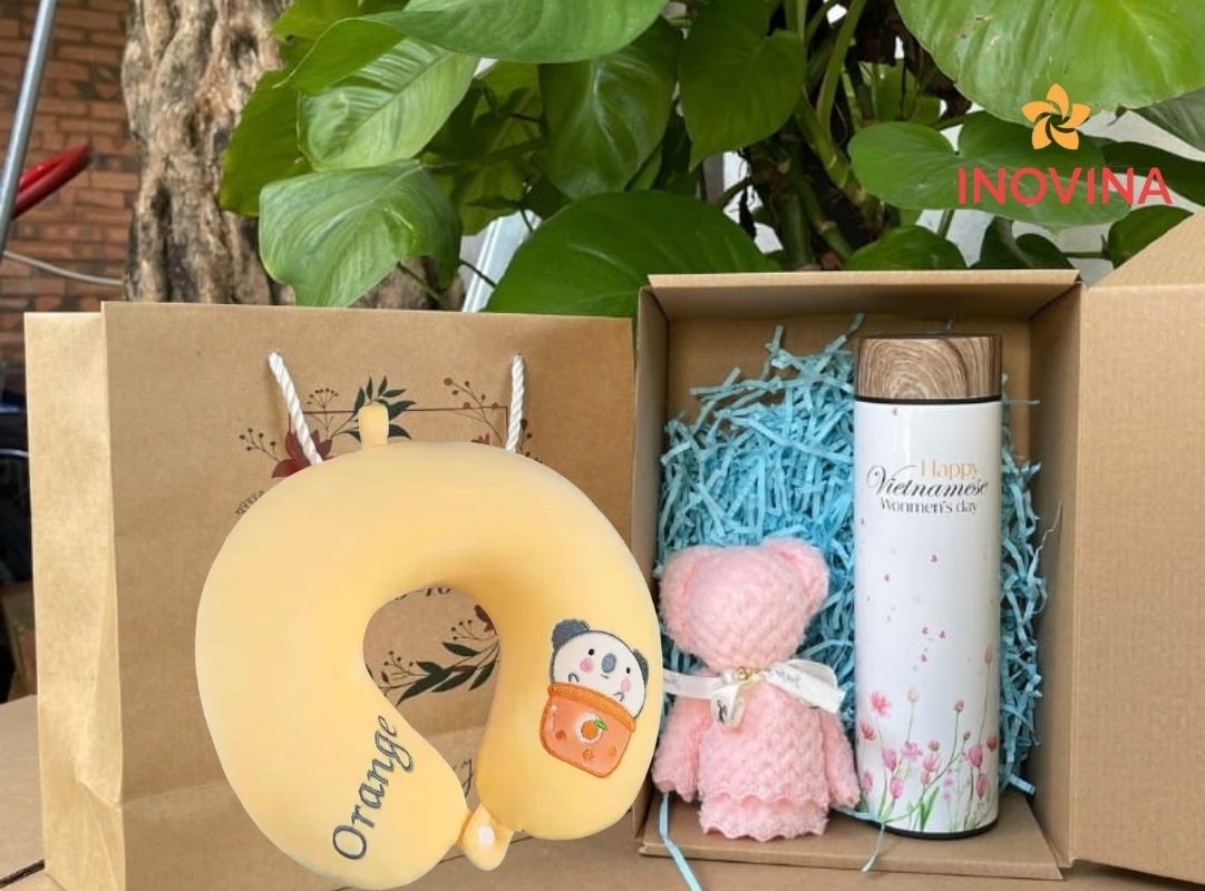 Set quà 20.10 gồm ly giữ nhiệt, gối tựa lưng tiện dụng, chăm sóc sức khỏe