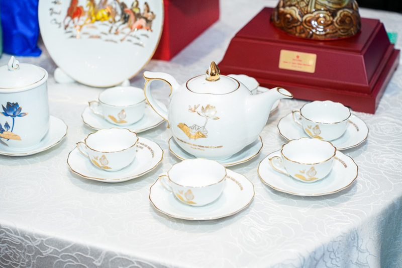 CLB Doanh nhân Ninh Bình tại TPHCM tổ chức Chương trình kết nối kinh doanh ngày 09/07/2026 Bộ ấm trà thể hiện đẳng cấp