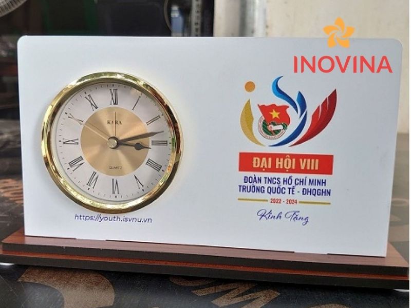 Quà tặng ngày 27/7 đồng hồ để bàn trang trọng tinh tế 