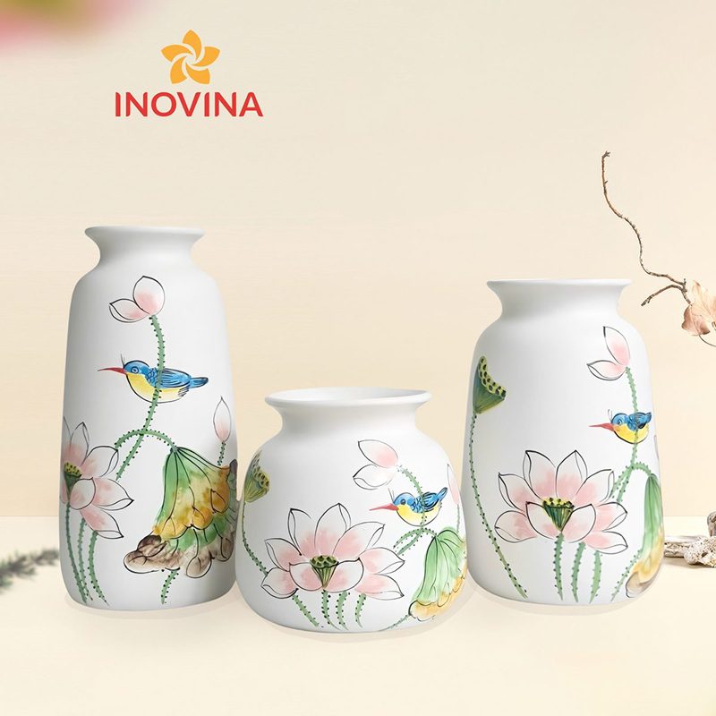 Bình hoa sứ trắng vẽ tay với họa tiết tinh xảo