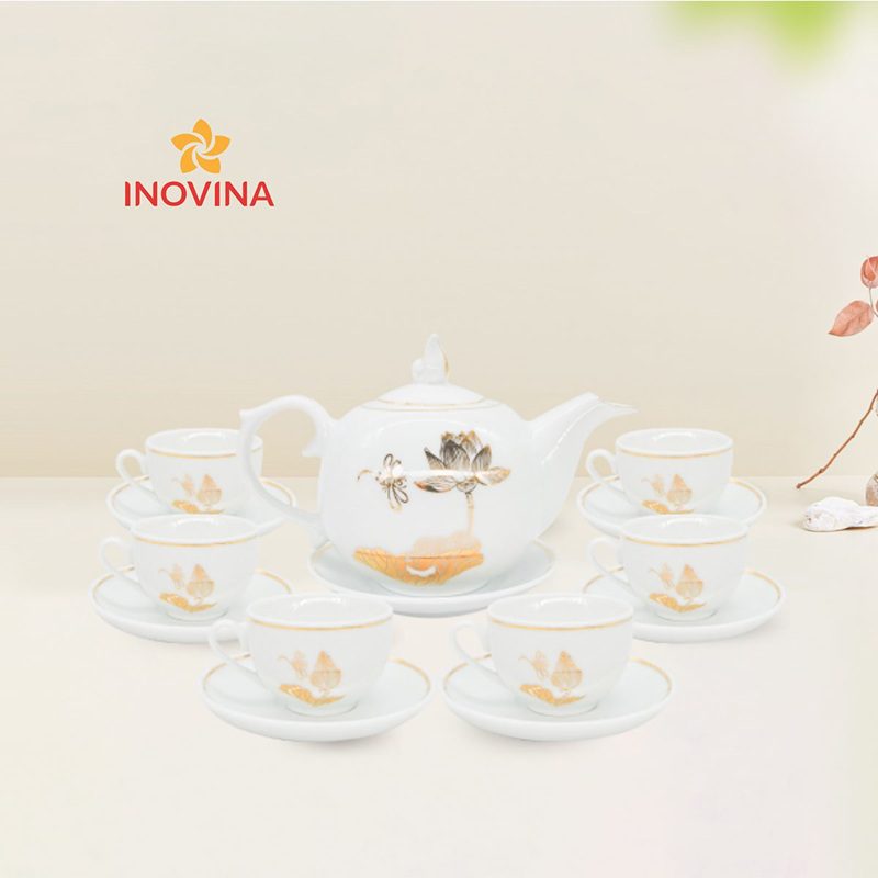 7+ quà tặng khai trương ý nghĩa được ưa chuộng nhất Bộ ấm chén với họa tiết tinh xảo, sang trọng