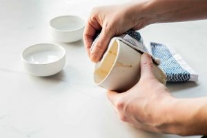 Cách rửa sạch đồ sứ như mới đơn giản, hiệu quả tại nhà