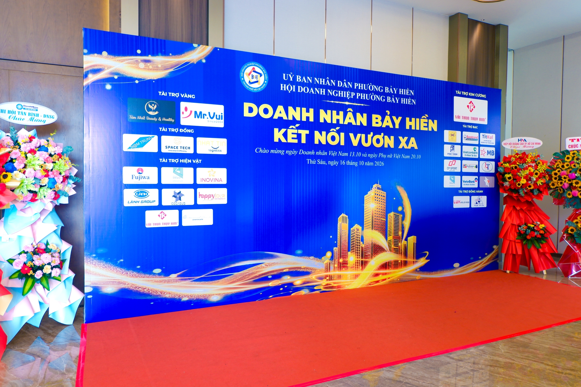 Phông nền sự kiện doanh nhân bảy hiền Inovina
