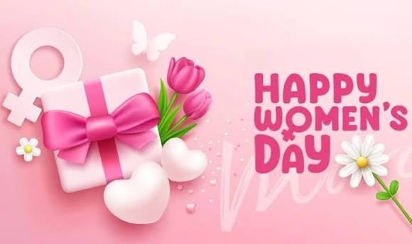 Cùng INOVINA Mừng Ngày 20 Tháng 10 - Gợi Ý Hoa Tươi Và Quà Tặng Ý Nghĩa Hộp quà tặng màu hồng đi kèm hoa tulip mừng ngày Phụ nữ Happy Women's Day