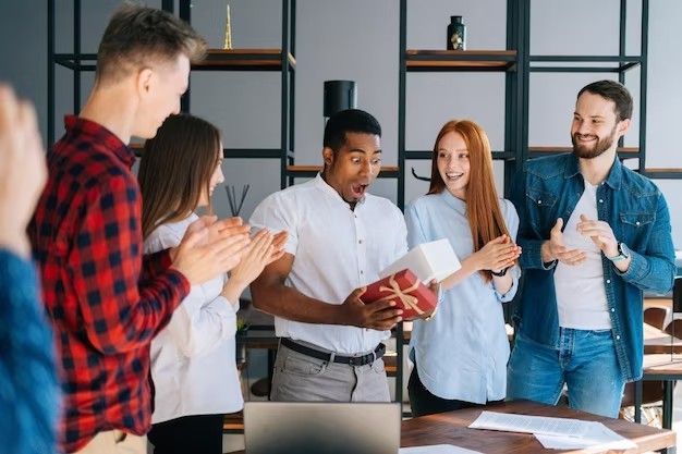 Quà Tặng Doanh Nghiệp Là Gì? Vai Trò Trong Xây Dựng Thương Hiệu Vai trò của quà tặng trong doanh nghiệp